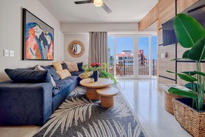 Apartment, 1 Double Bed, Kitchen, Ocean View (Life Bucerias 412) | Living area | 42-inch flat-screen TV with digital channels - Cozy 1Br Apt - Pool - Gym - 2 Min to the Beach (Bucerías)