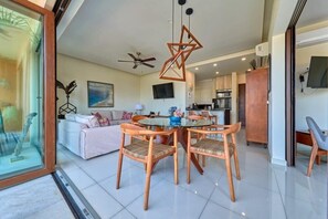 Apartment, 1 King Bed, Kitchen, Ocean View (Nayri 302) | Living area