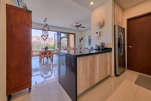 Apartment, 1 King Bed, Kitchen, Ocean View (Nayri 302) | Interior