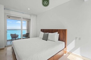 Studio, 1 King Bed with Sofa bed, Balcony, Ocean View (Harbor 171 Torre Norte 1210) | 1 bedroom, individually decorated, individually furnished, bed sheets - Amazing Studio With Oceanview - Pool - Beach - Gym (Puerto Vallarta)