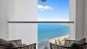 Estudio, 1 cama King size y sofá cama, balcón, vista al océano (Harbor 171 Torre Norte 1210) | Interior