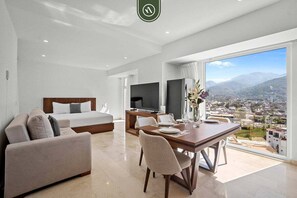 Studio, 1 King Bed with Sofa bed, Balcony, Ocean View (Harbor 171 Torre Norte 1210) | Dining