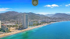 Beach - Luxury Oceanfront Studio - Beach - Pools - Gym (Puerto Vallarta)