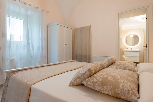 2 bedrooms, WiFi, bed sheets