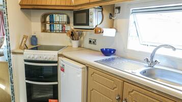 Cookware/dishes/utensils