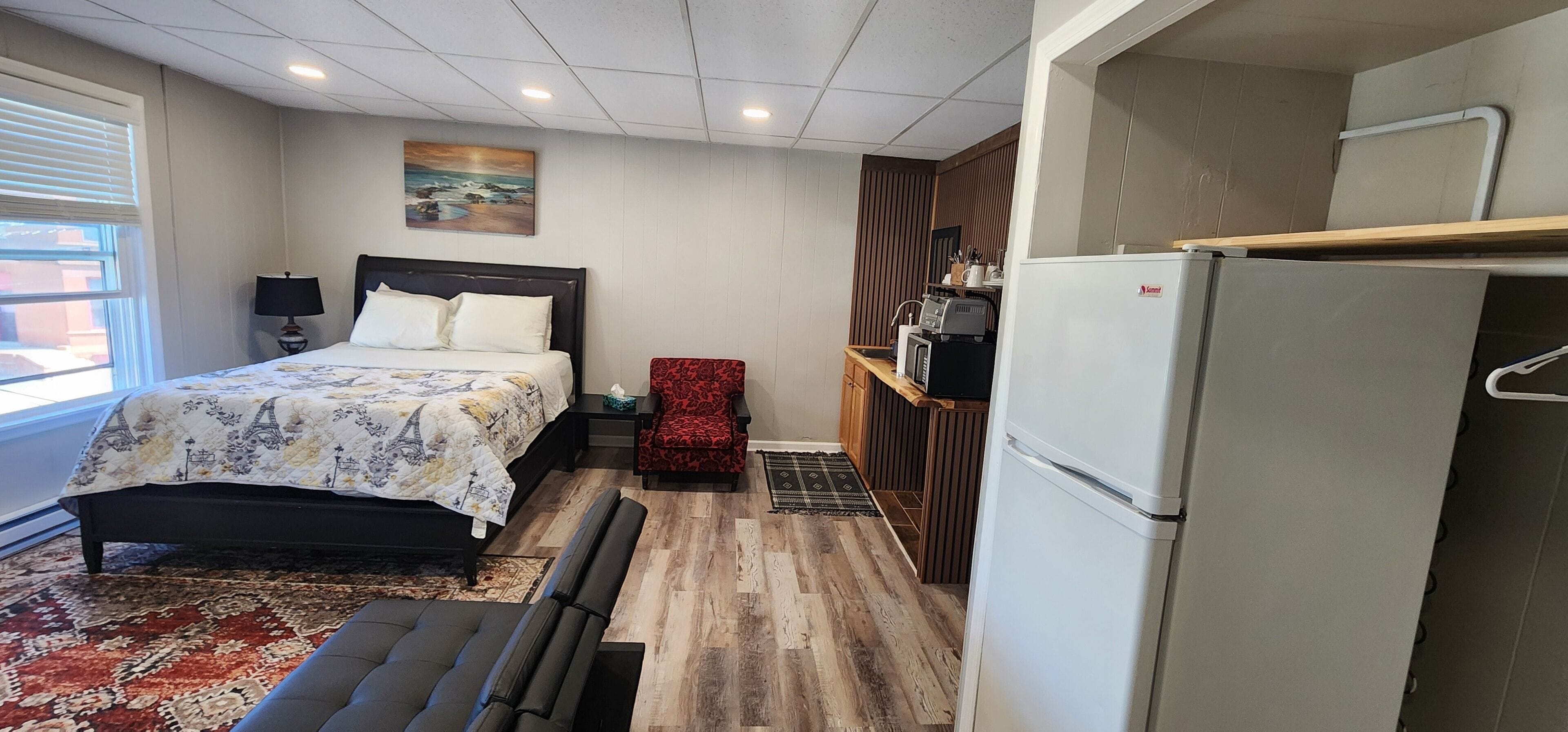 1 dormitori, planxa i posts de planxar, wifi i roba de llit 