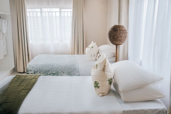 2 bedrooms, desk, iron/ironing board, free WiFi - Modern 2BR 10 min to Lusaka Airport ~Naya ~ Parkng ~24/7Solar (Lusaka)