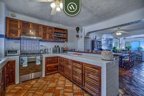 Departamento, varias camas, patio, vista al océano (310-VistadelSol) | Cocina privada