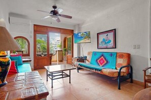 Apartment, 1 King Bed, Kitchen, Ocean View (306-Plaza Mar) | Living area