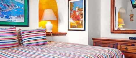 Condo, 1 cama King size, acceso a la alberca, vista al océano (306-Plaza Mar) | 1 habitación, decoración personalizada y muebles diferentes
