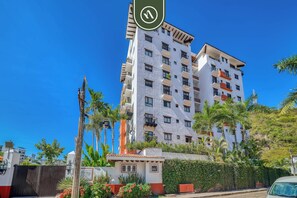 Exterior - Tasteful Condo Near Romantic Zone - Pool (Puerto Vallarta)