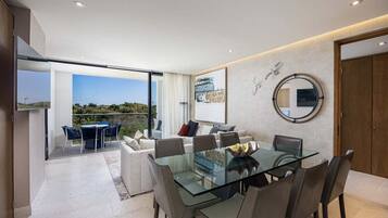 Apartment, Multiple Beds, Kitchen, Pool View (MIO RESIDENCES 306 ABC-3BR) | Interior