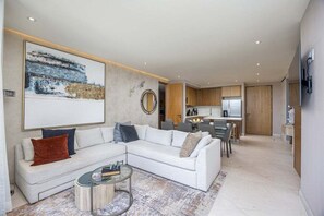 Appartement, meerdere bedden, keuken, uitzicht op zwembad (MIO RESIDENCES 306 ABC-3BR) | Woonruimte