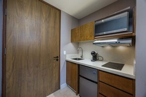 Suite estudio, 1 cama de matrimonio grande, balcón (MIO RESIDENCES 306 C- Studio) | Cocina privada