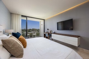 Studio Suite, 1 Katil Raja (King), Balcony (MIO RESIDENCES 306 C- Studio) | 1 bilik tidur, dihias secara berasingan 