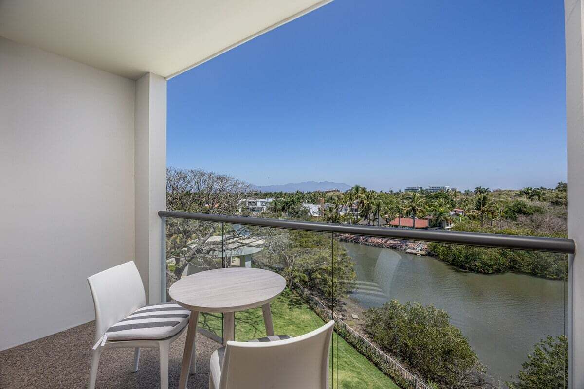 Studio, 1 King Bed, Balcony (MIO RESIDENCES 306 C- Studio) | Outdoor dining