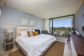 Studio, 1 King Bed, Balcony (MIO RESIDENCES 306 C- Studio) | 1 bedroom, individually decorated, individually furnished, bed sheets