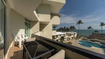 Condo, Multiple Beds, Kitchen, Beach View (Costa Dorada Costa 402) | Property grounds