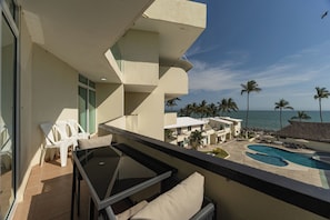 Condo, Multiple Beds, Kitchen, Beach View (Costa Dorada Costa 402) | Property grounds