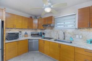 Coffee/tea maker, dining tables