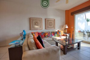 Apartment, Mehrere Betten, Poolzugang, Meerblick (Playa Royale T1 1134) | Wohnbereich