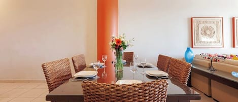 Huoneisto, useita sänkyjä, pääsy uima-altaalle, valtamerinäköala (Playa Royale T1 1134) | Ruokailu