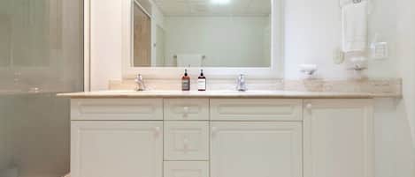 Condo, Multiple Beds, Pool Access, Ocean View (Playa Royale T1 1134) | Bathroom | Towels