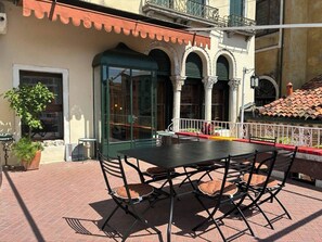 Outdoor dining - Rialto's Terrace-Prestigious main floor with direct Rialto Bridge view (Venezia)