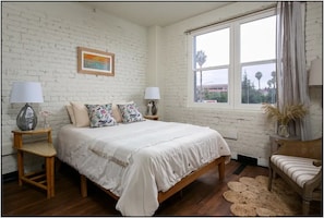 WiFi, bed sheets - Great Spot for Two in Downtown LA! (Los Angeles)