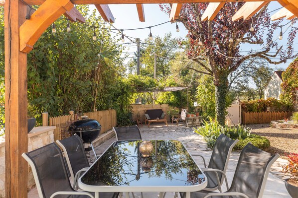 تناول الطعام بالخارج