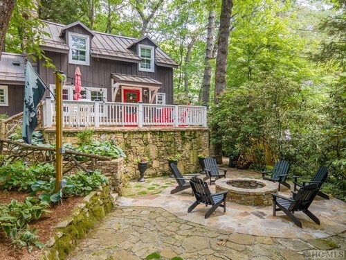 Stay Foxy Cottage, Mirror Lake Highlands, NC