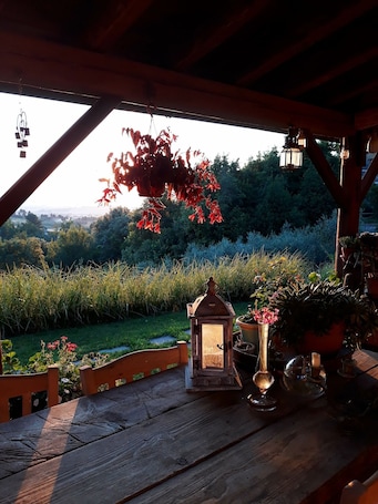 Outdoor dining. Holiday Home 'Mare Colline Città D'Arte' with Private Garden