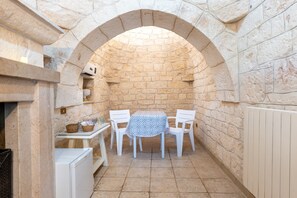 Dining - Trullo 'Mele' with Private Garden and Air Conditioning (Martina Franca)