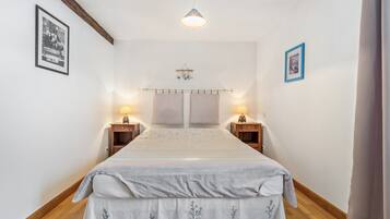 2 bedrooms, WiFi, bed sheets