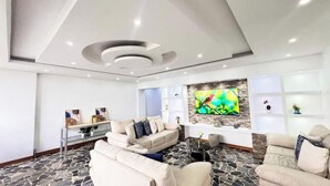 Living area - Luxury & Location, Beautiful & Spacious Apt in Altamira (Caracas)