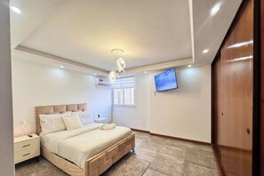 3 bedrooms, iron/ironing board, internet, bed sheets - Luxury & Location, Beautiful & Spacious Apt in Altamira (Caracas)