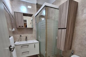 Asciugamani, sapone, carta igienica