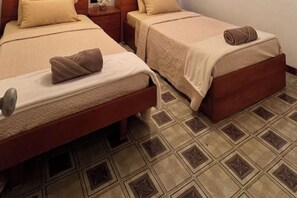Tabla de planchar con plancha, Internet, ropa de cama