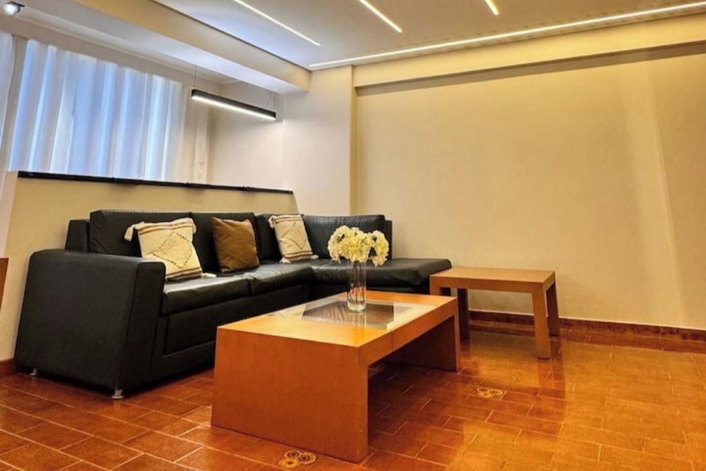 المنشأة من الداخل