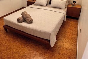 2 bedrooms, iron/ironing board, Internet, bed sheets