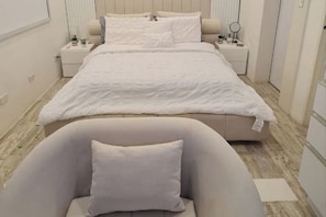 1 bedroom, iron/ironing board, internet, bed sheets