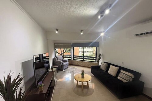 Location & Style, Spacious Apartment in El Rosal, CCS
