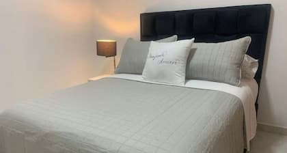 Luxury, Comfort + Power Plant - Apartment in the EAST