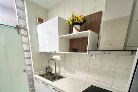 Cuisine privée. Luxury, Comfort + Power Plant - Apartment in the EAST