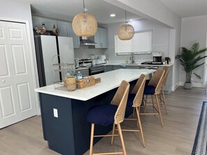 電子レンジ、オーブン、コンロ、食器洗い機