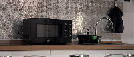 Four Ă micro-ondes, un four, surface de cuisson