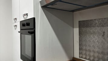 Micro-ondes, four, plaque de cuisson