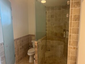 Apartamento, varias camas, balcón, vistas al mar (Las Mañanitas LM E3301) | Baño | Toallas