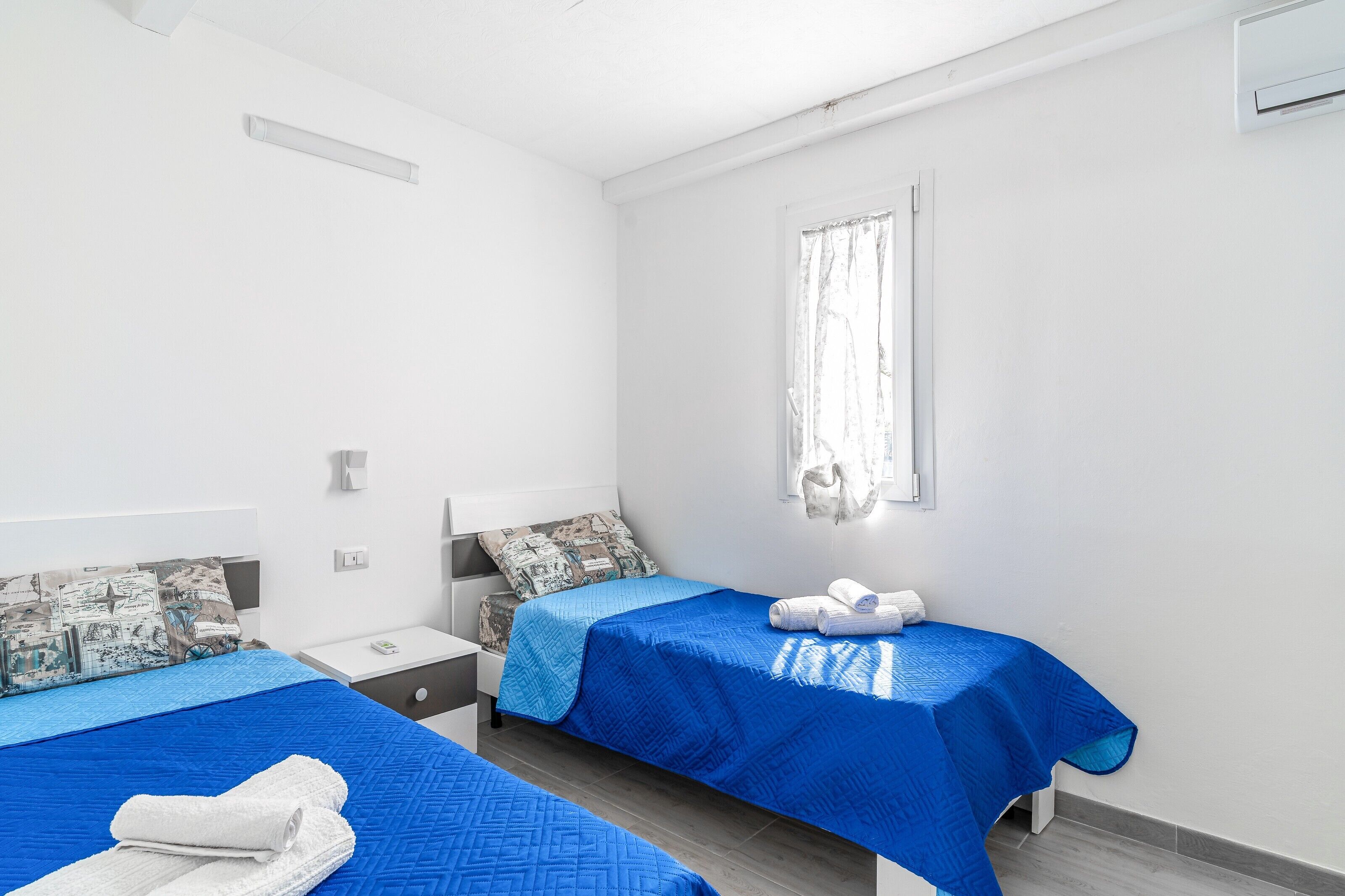 3 chambres, fer et planche à repasser, Wi-Fi, draps fournis