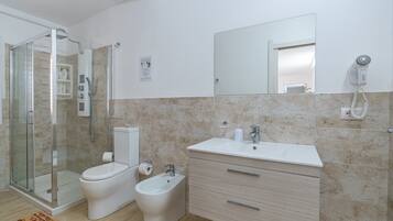 Shower, hair dryer, towels